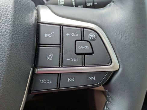 Used 2022 Toyota Highlander XLE image 29