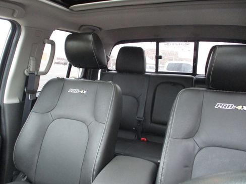 Used 2020 Nissan Frontier PRO-4X image 14