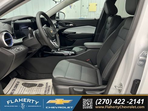 New 2026 Chevrolet Trax LT w/ LT Convenience Package FWD image 9