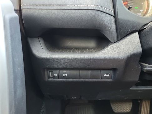 Used 2022 Toyota RAV4 XLE w/ Convenience Package FWD image 14