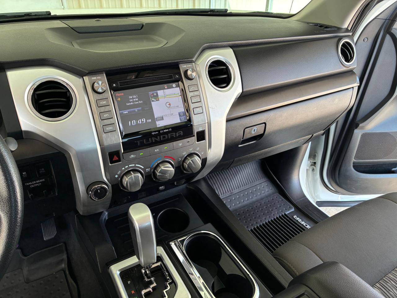 Used 2019 Toyota Tundra SR5 w/ SR5 Upgrade Package AWD/4WD image 17