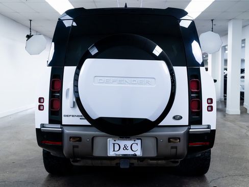 Used 2023 Land Rover Defender 130 X-Dynamic SE image 5