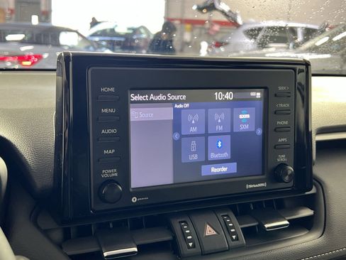 Used 2021 Toyota RAV4 XLE Premium image 18