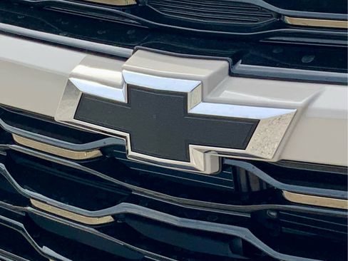 New 2026 Chevrolet Trax ACTIV w/ Sunroof Package FWD image 17