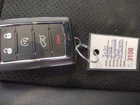 New 2025 Jeep Grand Cherokee Altitude image 28