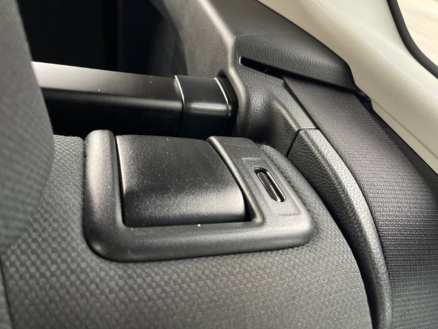 Used 2025 Toyota RAV4 XLE AWD/4WD image 16