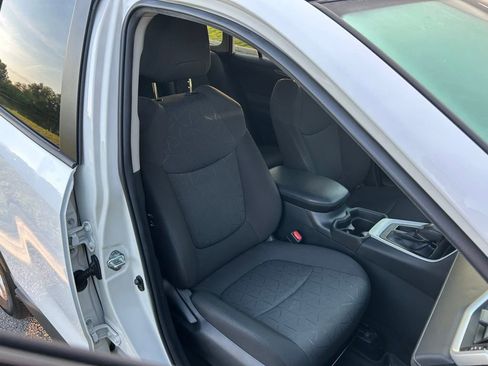 Used 2021 Toyota RAV4 XLE FWD image 16