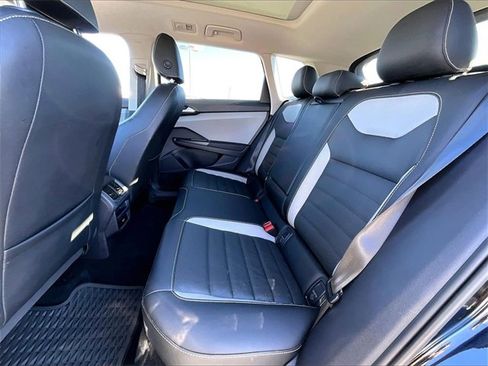 Used 2022 Volkswagen Taos SEL image 14