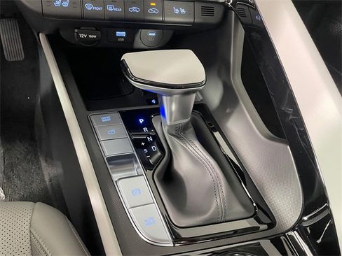 New 2025 Hyundai Elantra Limited image 9