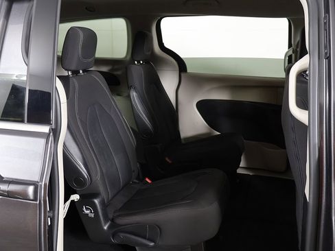 Used 2023 Chrysler Voyager LX FWD image 27