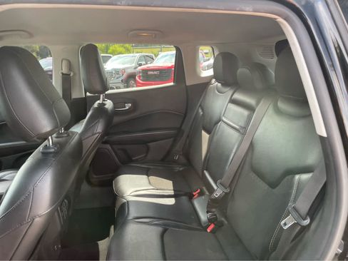Used 2018 Jeep Compass Latitude FWD image 21