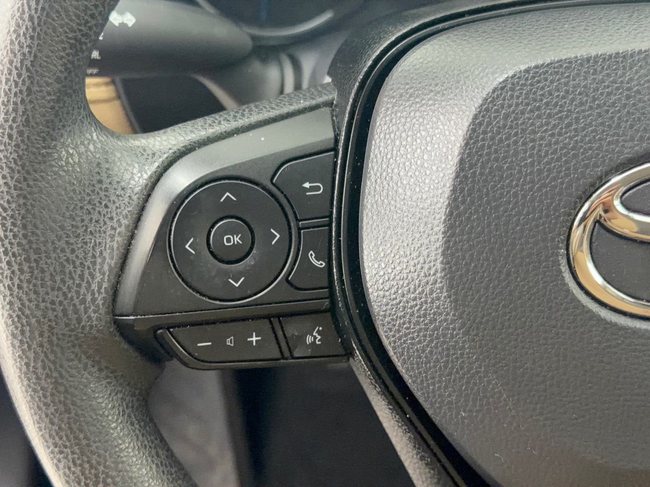 Certified 2025 Toyota RAV4 LE AWD/4WD image 18