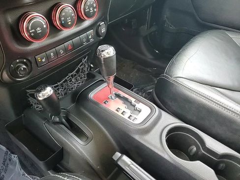 Used 2015 Jeep Wrangler Unlimited Sahara w/ Connectivity Group image 20