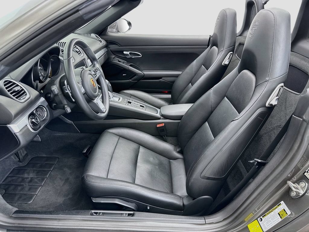 Used 2018 Porsche 718 Boxster RWD image 16