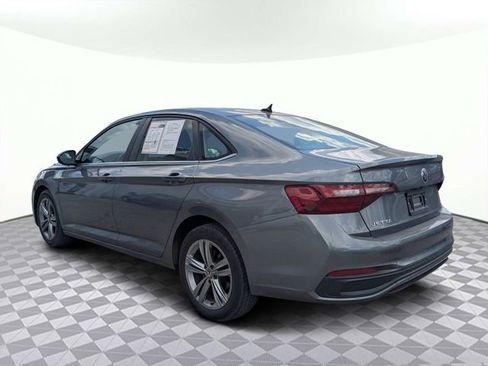 Used 2024 Volkswagen Jetta SE FWD image 6