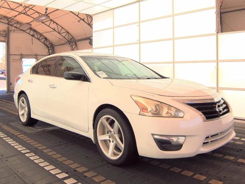 Used 2015 Nissan Altima 2.5 S w/ Power Driver Seat Package FWD image 3