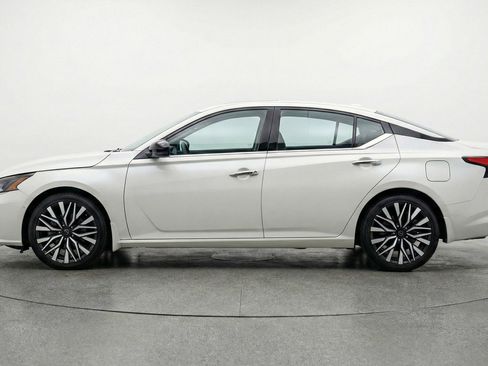 Used 2025 Nissan Altima 2.5 SV image 5