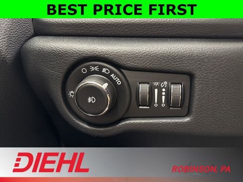 New 2026 Chrysler Pacifica Limited image 30