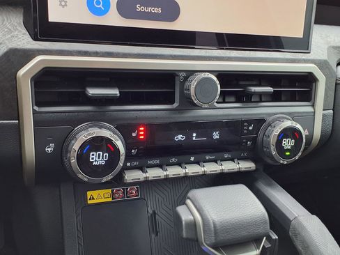 Used 2024 Toyota Tacoma Limited w/ Limited Package (LT) image 18