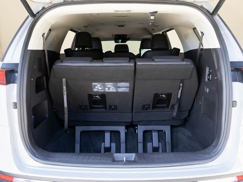 Used 2024 Kia Carnival SX image 15