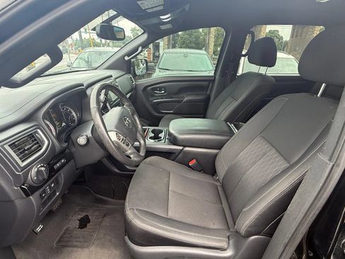 Used 2018 Nissan Titan SV w/ SV Convenience Package RWD image 21