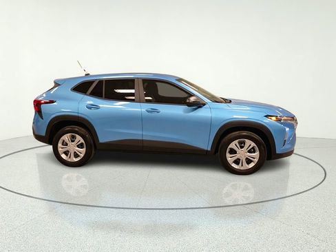 Used 2026 Chevrolet Trax LS FWD image 8