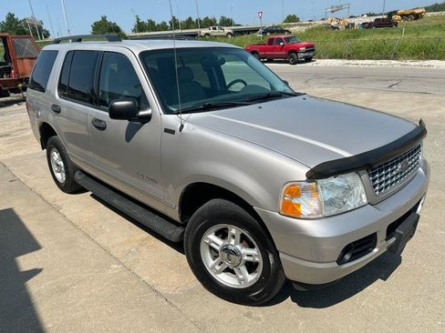 Used 2004 Ford Explorer XLT AWD/4WD image 2
