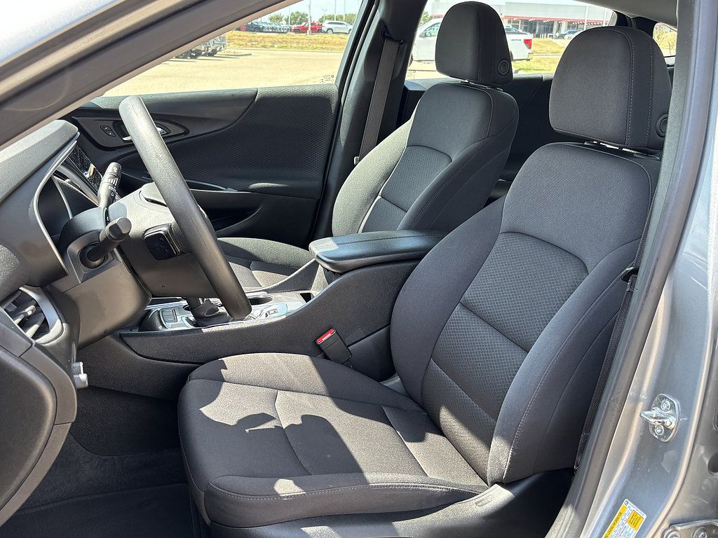 Used 2025 Chevrolet Malibu LT FWD image 12
