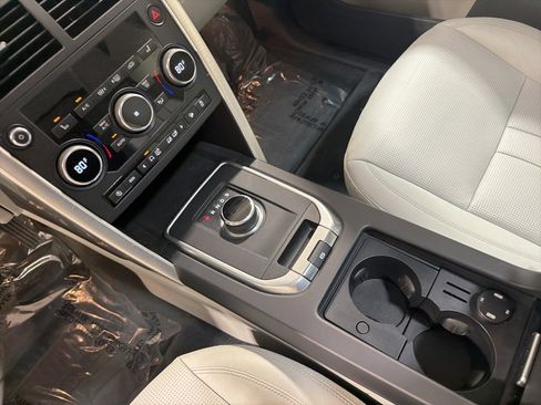 Used 2018 Land Rover Discovery Sport HSE image 17
