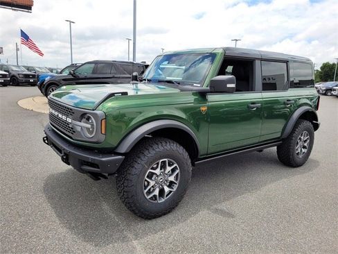 New 2025 Ford Bronco Badlands image 3
