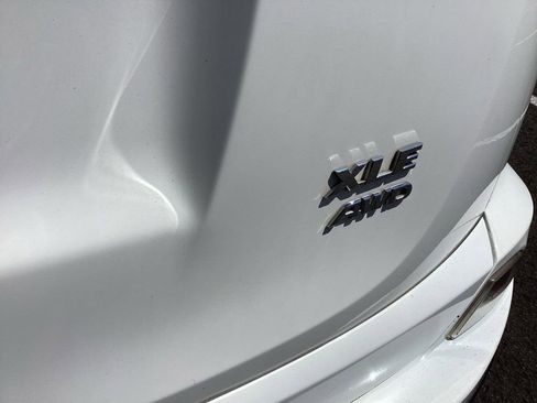 Used 2017 Toyota RAV4 XLE AWD/4WD image 18