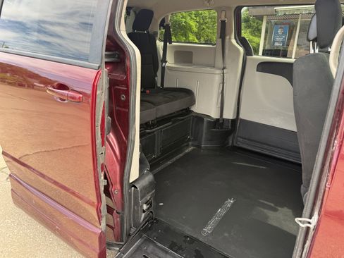 Used 2018 Dodge Grand Caravan SE w/ UConnect Hands-Free Group FWD image 26