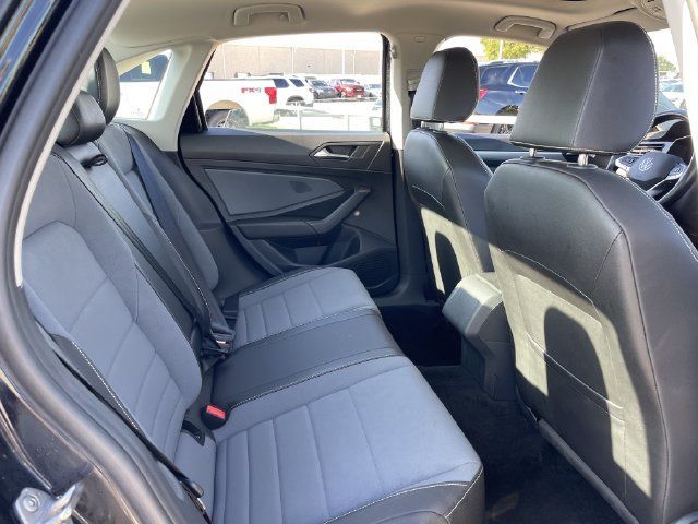 Used 2025 Volkswagen Jetta SE FWD image 28