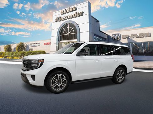 Used 2025 Ford Expedition Active image 10