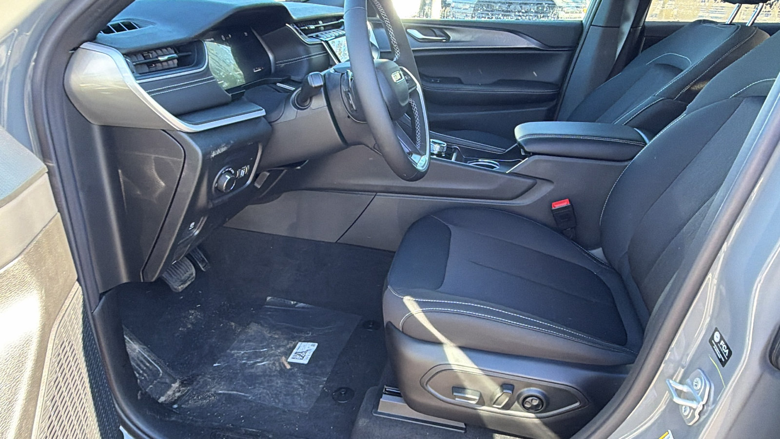 New 2027 Jeep Grand Cherokee Laredo RWD image 16