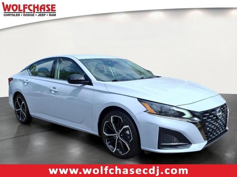 Used 2024 Nissan Altima 2.5 SR FWD image 7