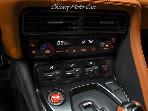 Used 2017 Nissan GT-R Premium w/ Premium Interior Package AWD/4WD image 15