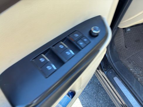 Used 2017 Toyota Highlander Limited Platinum image 11