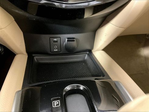 Used 2015 Nissan Rogue SV AWD/4WD image 16