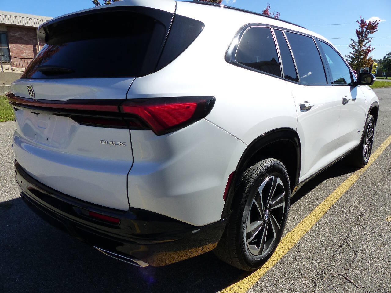Used 2025 Buick Enclave Sport Touring AWD/4WD image 9