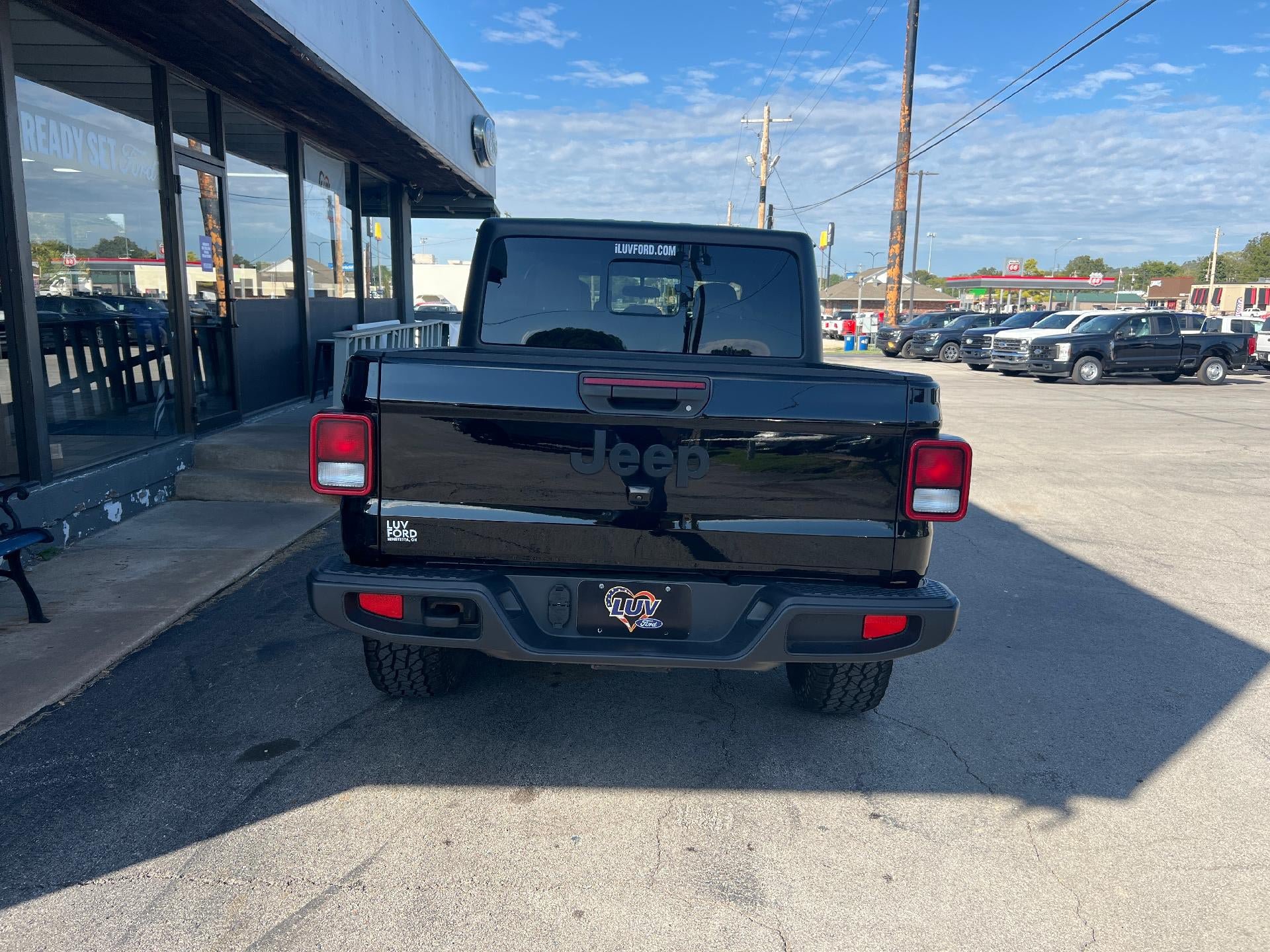 Used 2022 Jeep Gladiator Sport AWD/4WD image 3