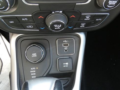 Used 2019 Jeep Compass Latitude AWD/4WD image 21