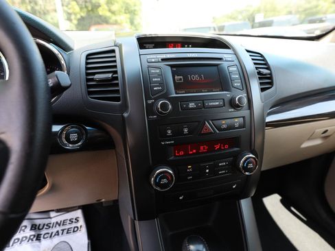 Used 2012 Kia Sorento EX w/ EX V6 Premium Pkg AWD/4WD image 22