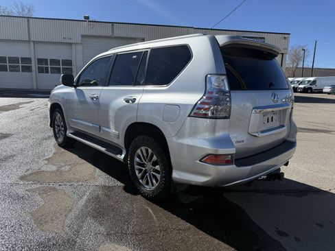 Used 2017 Lexus GX 460 Luxury image 3