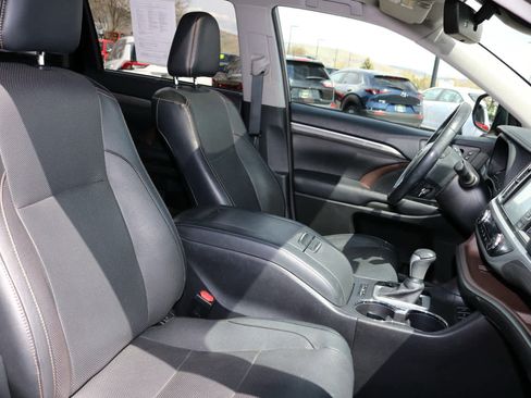Used 2017 Toyota Highlander Limited AWD/4WD image 23
