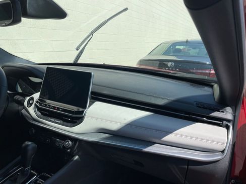 Used 2025 Jeep Compass Limited image 36