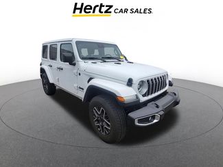 Used 2025 Jeep Wrangler Sahara video 1