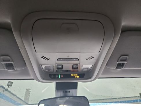 Used 2020 Chevrolet Equinox LT image 22