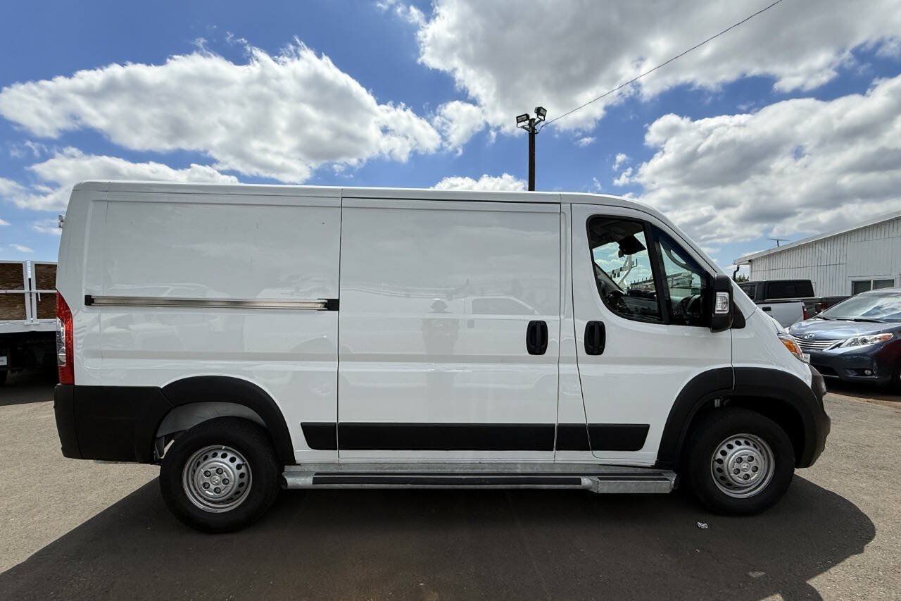 Used 2025 RAM ProMaster 2500 w/ U-Haul Equipment Group FWD image 12