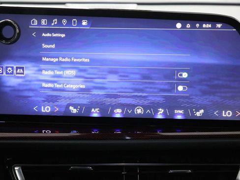 Used 2024 Chevrolet Traverse Z71 w/ Enhanced Driving Package AWD/4WD image 4